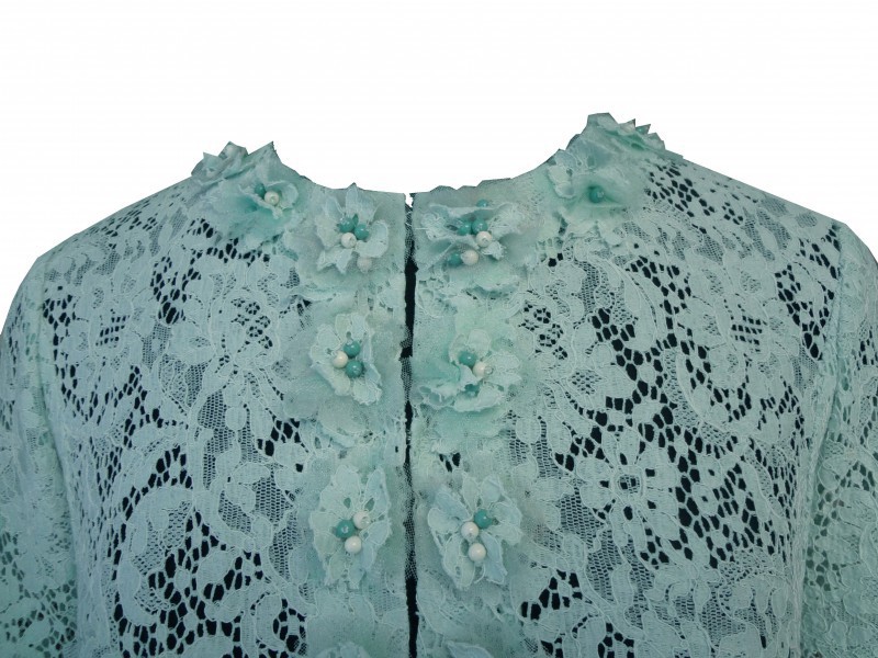 Кружевная укороченная блузка с цветами